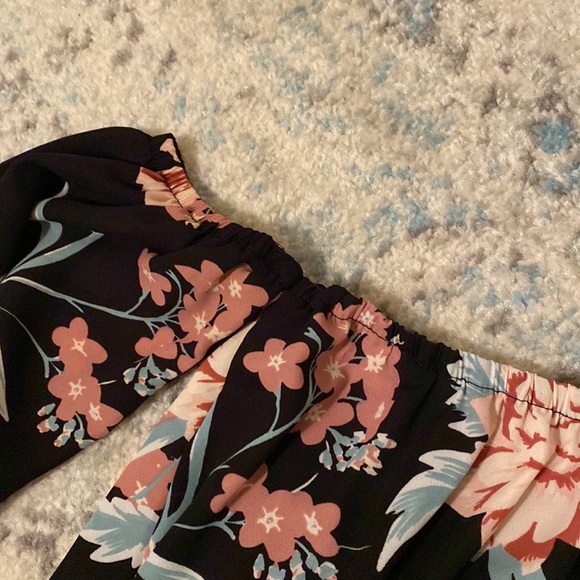 Floral Top - Picture 2 of 2